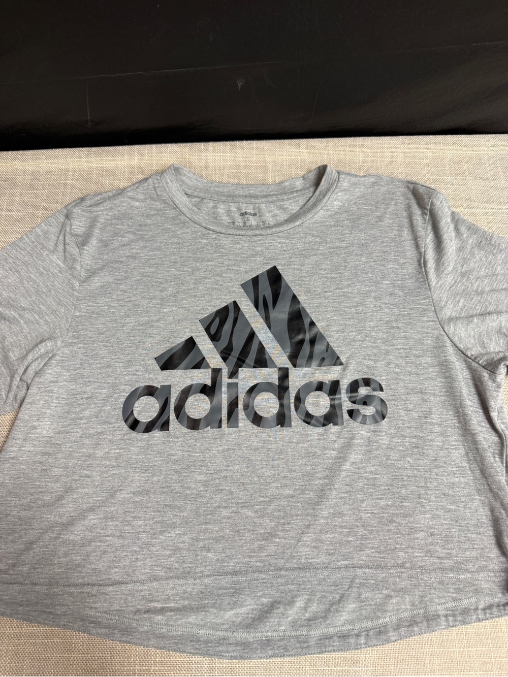 adidas crop Light Gray Tee with Black Zebra Logo size small